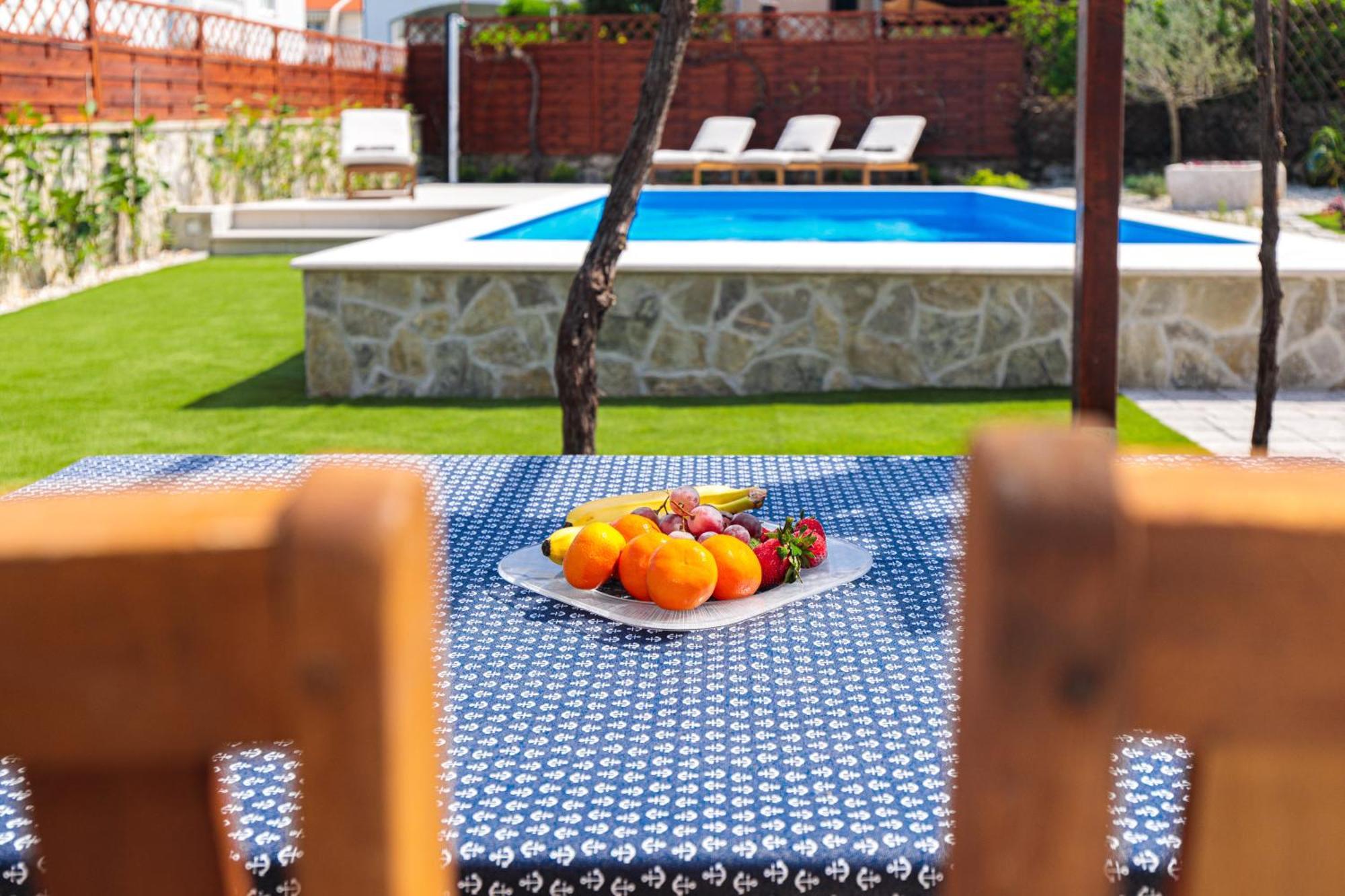 Home Away From Home With A Heated Pool Punat Luaran gambar