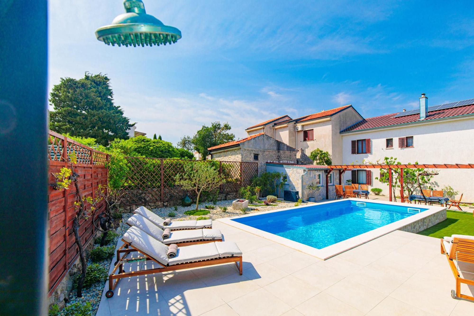 Home Away From Home With A Heated Pool Punat Luaran gambar