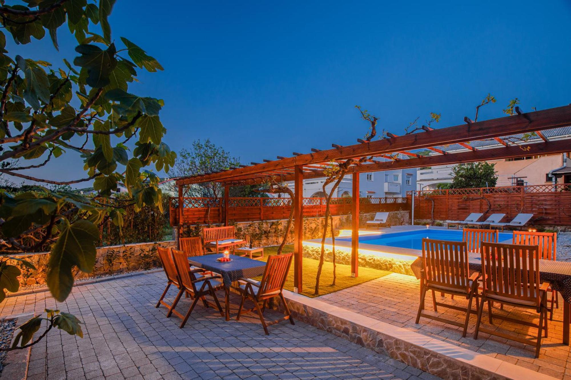 Home Away From Home With A Heated Pool Punat Luaran gambar