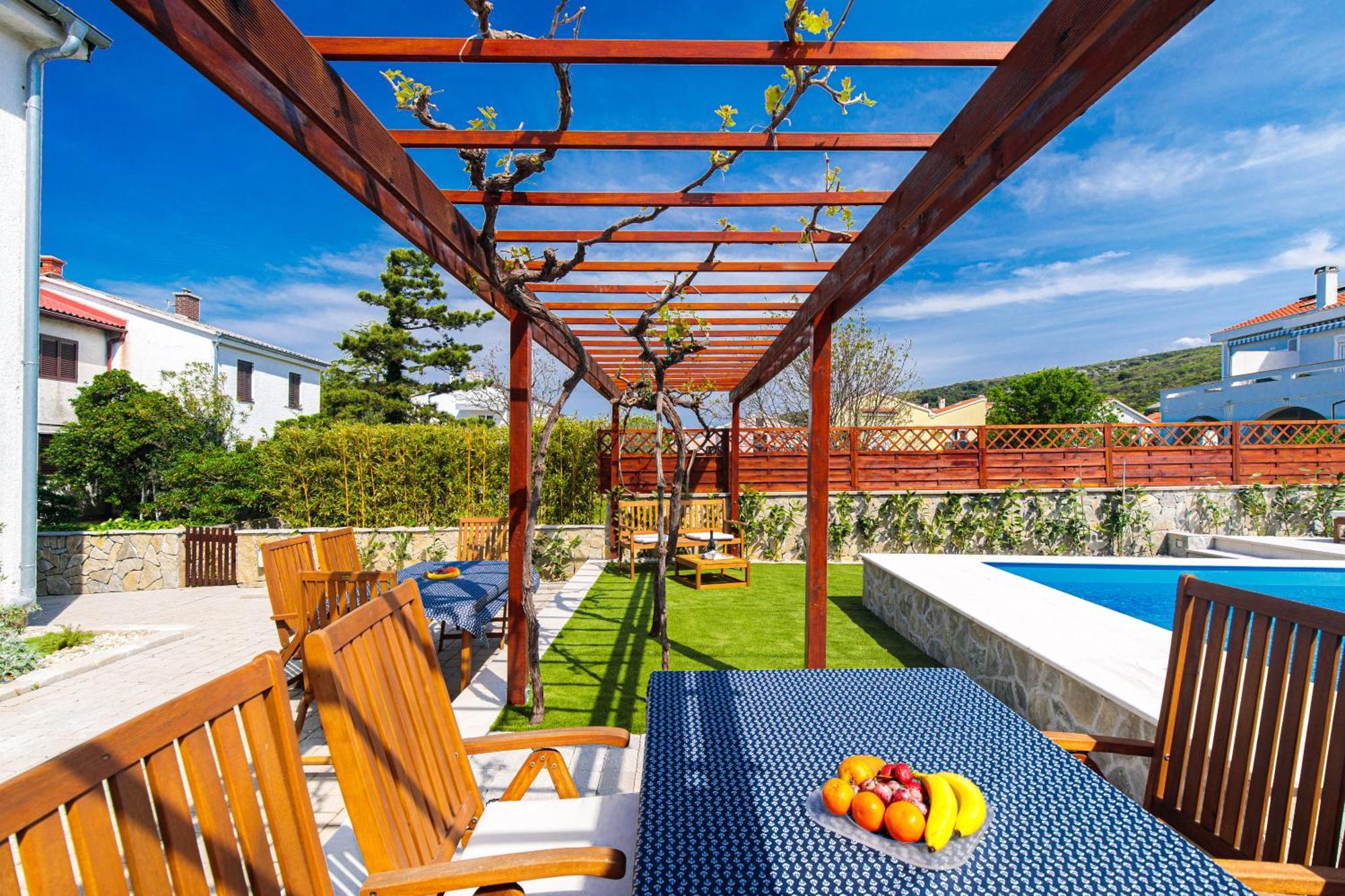 Home Away From Home With A Heated Pool Punat Luaran gambar