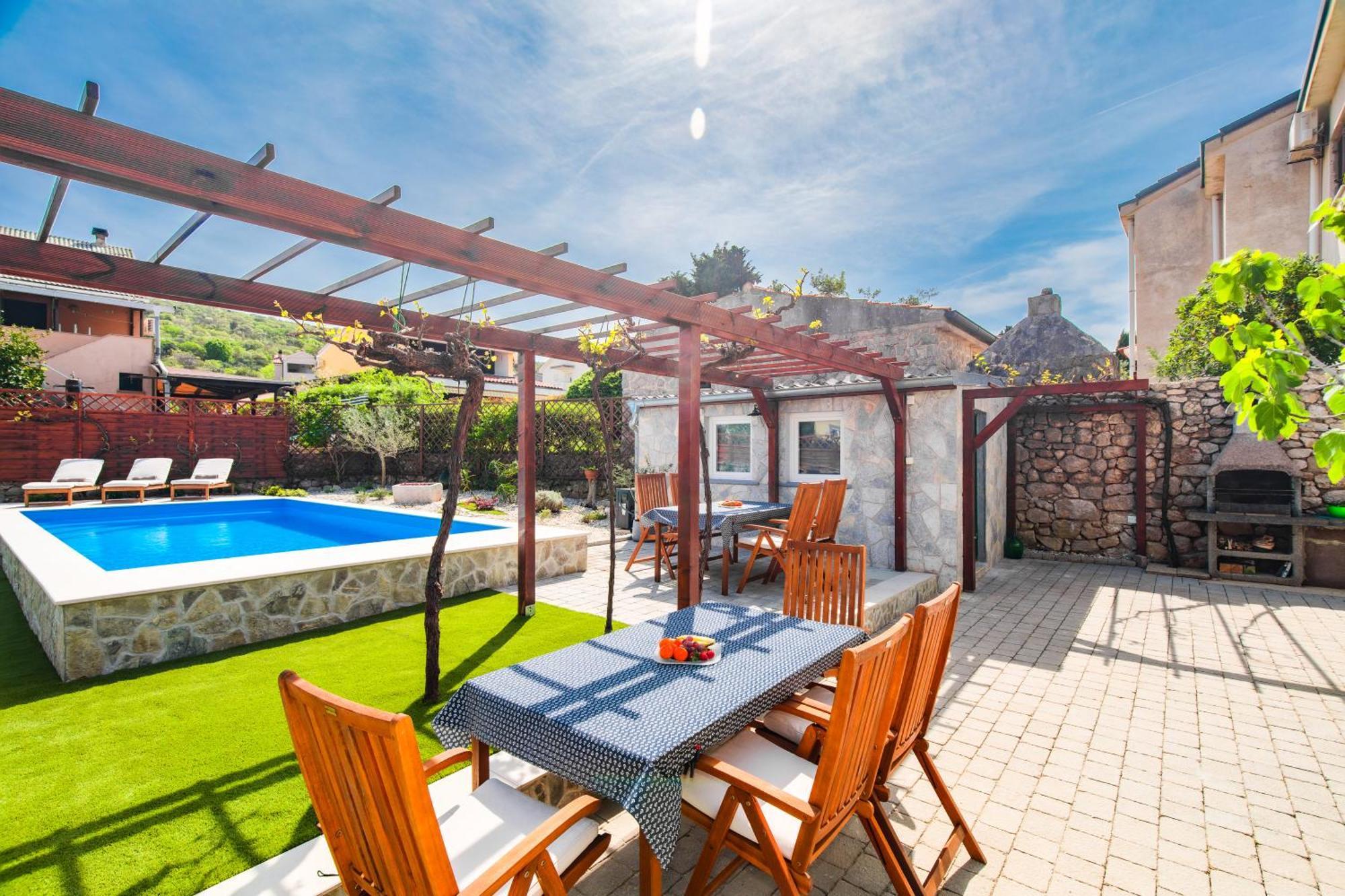 Home Away From Home With A Heated Pool Punat Luaran gambar