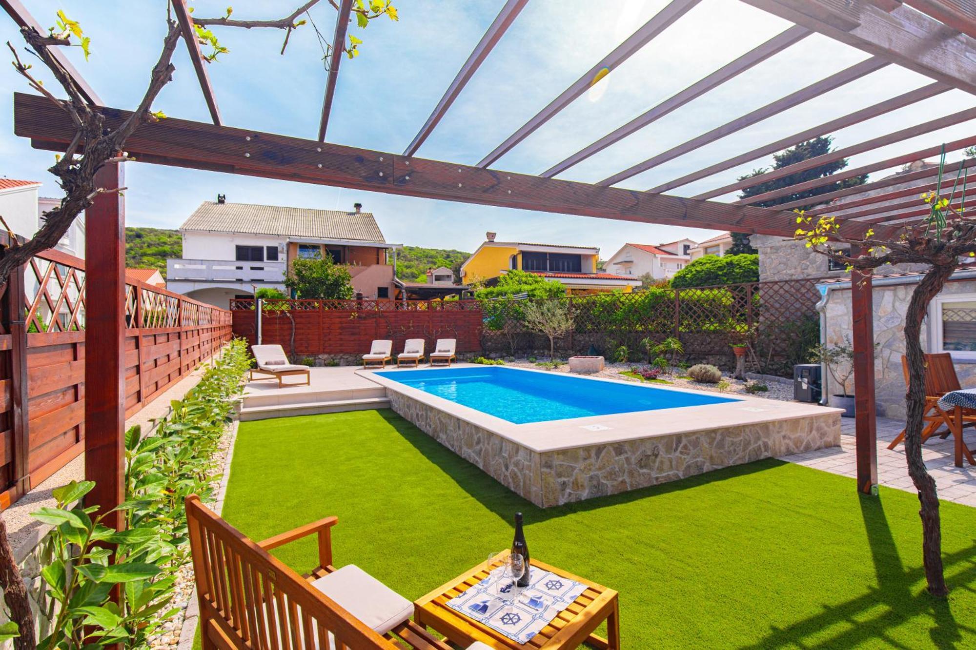 Home Away From Home With A Heated Pool Punat Luaran gambar