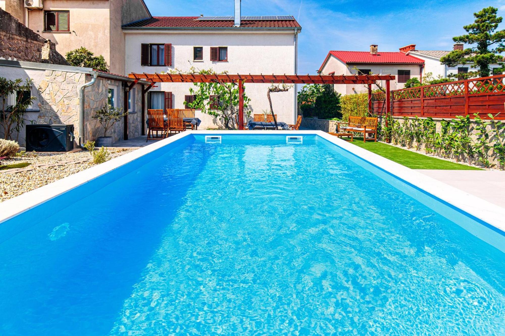 Home Away From Home With A Heated Pool Punat Luaran gambar